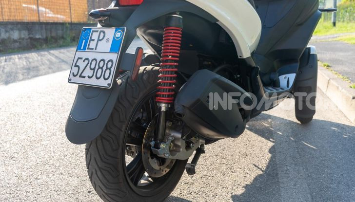 Prova Piaggio MP3 300 HPE, lo Yourban cambia nome e diventa un potente GT - Foto 11 di 40