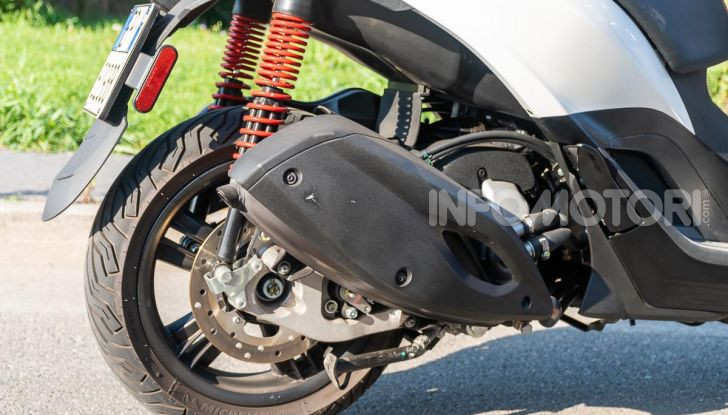 Prova Piaggio MP3 300 HPE, lo Yourban cambia nome e diventa un potente GT - Foto 17 di 40