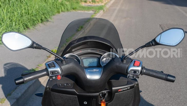 Prova Piaggio MP3 300 HPE, lo Yourban cambia nome e diventa un potente GT - Foto 18 di 40