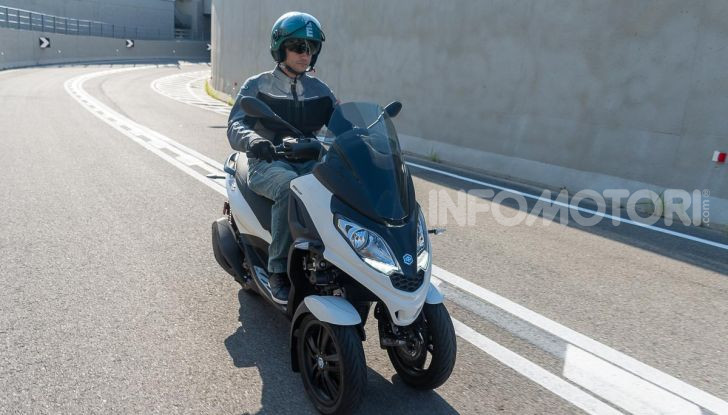 Prova Piaggio MP3 300 HPE, lo Yourban cambia nome e diventa un potente GT - Foto 22 di 40