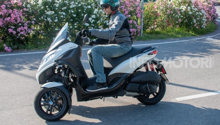Prova Piaggio MP3 300 HPE, lo Yourban cambia nome e diventa un potente GT - Foto 27 di 40