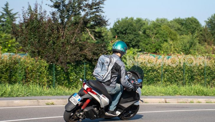 Prova Piaggio MP3 300 HPE, lo Yourban cambia nome e diventa un potente GT - Foto 34 di 40