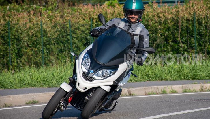 Prova Piaggio MP3 300 HPE, lo Yourban cambia nome e diventa un potente GT - Foto 38 di 40