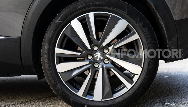 Prova Peugeot 3008 GT Line 2019: vero premium senza rinunce - Foto 18 di 42