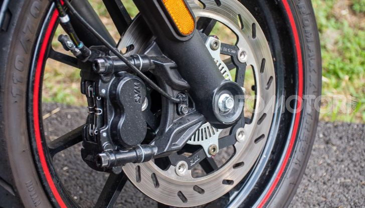 Prova su strada Sym Wolf Cafè Racer 300, per tutti e con stile - Foto 7 di 26