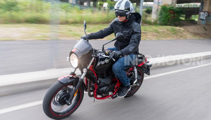 Prova su strada Sym Wolf Cafè Racer 300, per tutti e con stile - Foto 17 di 26