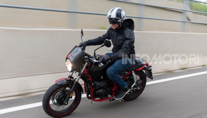 Prova su strada Sym Wolf Cafè Racer 300, per tutti e con stile - Foto 19 di 26