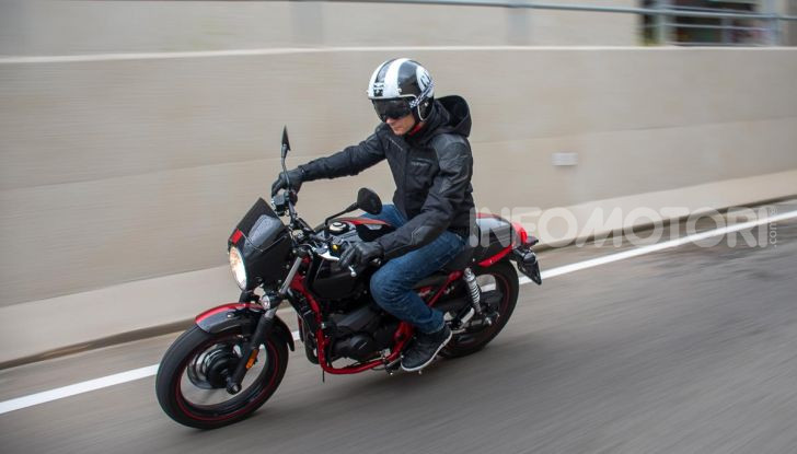 Prova su strada Sym Wolf Cafè Racer 300, per tutti e con stile - Foto 20 di 26