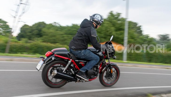 Prova su strada Sym Wolf Cafè Racer 300, per tutti e con stile - Foto 26 di 26