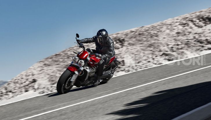 Triumph presenta Rocket 3 R e Rocket 3 GT: due versioni con numeri da record - Foto 13 di 21