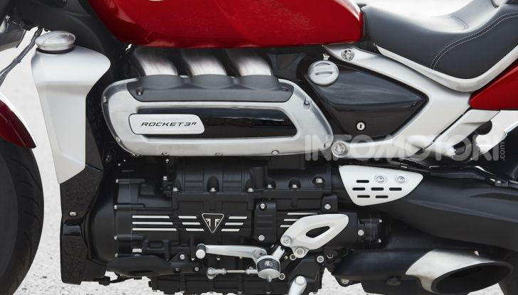 Triumph presenta Rocket 3 R e Rocket 3 GT: due versioni con numeri da record - Foto 15 di 21