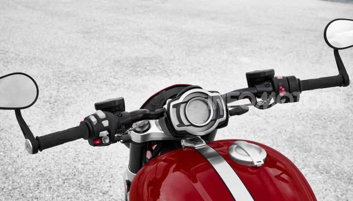Triumph presenta Rocket 3 R e Rocket 3 GT: due versioni con numeri da record - Foto 16 di 21