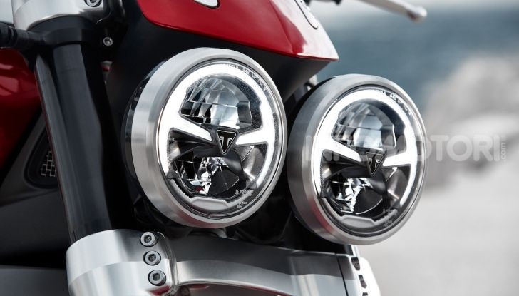 Triumph presenta Rocket 3 R e Rocket 3 GT: due versioni con numeri da record - Foto 18 di 21