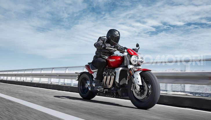 Triumph presenta Rocket 3 R e Rocket 3 GT: due versioni con numeri da record - Foto 11 di 21