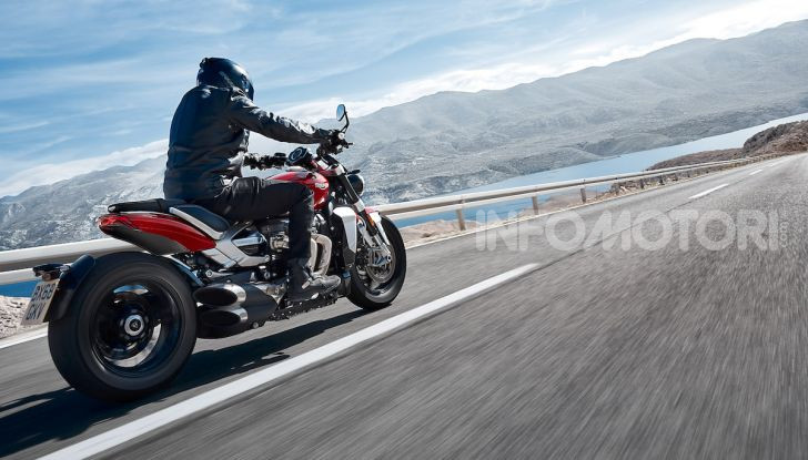 Triumph presenta Rocket 3 R e Rocket 3 GT: due versioni con numeri da record - Foto 12 di 21