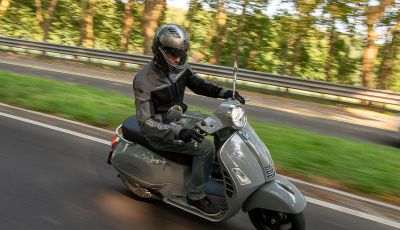 Prova Vespa GTS 300 hpe SuperTech, mai guidata una Vespa così! 