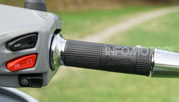 Prova Vespa GTS 300 hpe SuperTech, mai guidata una Vespa così!  - Foto 7 di 49