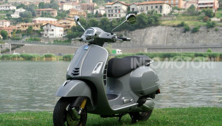 Prova Vespa GTS 300 hpe SuperTech, mai guidata una Vespa così!  - Foto 2 di 49
