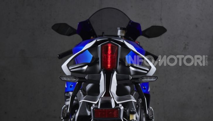Nuove Yamaha YZF-R1 2020 e R1M 2020: ancora più MotoGP! - Foto 15 di 39