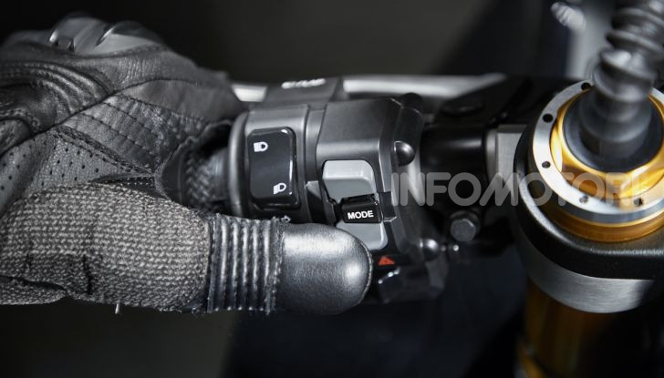 Nuove Yamaha YZF-R1 2020 e R1M 2020: ancora più MotoGP! - Foto 31 di 39