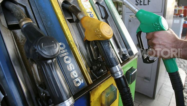 Prezzi carburanti: possibile nuova riduzione delle accise per benzina e diesel - Foto 7 di 10