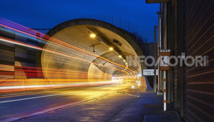 Guidare in galleria: i consigli per viaggiare in sicurezza - Foto 7 di 13