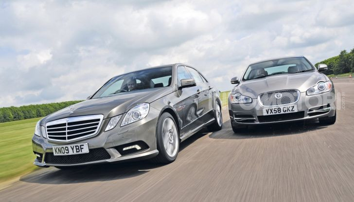 Sorpasso a destra in città e in autostrada: quando è possibile? - Foto 1 di 10