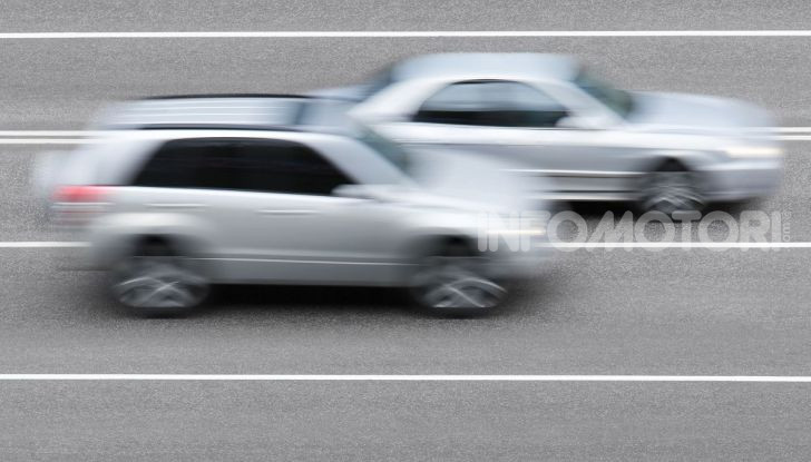 Sorpasso a destra in città e in autostrada: quando è possibile? - Foto 2 di 10