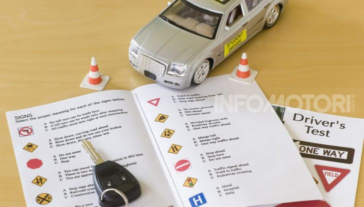 Foglio rosa: con il riporto dell’esame di teoria dura 12 mesi - Foto 1 di 10