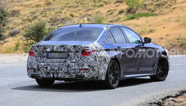 BMW Serie 5 2020 facelift: cambiano l’estetica e la tecnologia - Foto 12 di 15