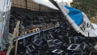 Camion si rovescia in Germania: distrutte 10.000 bottiglie di birra