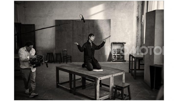 Calendario Pirelli 2020: Looking for Juliet con Emma Watson - Foto 3 di 23