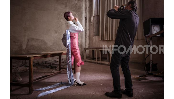 Calendario Pirelli 2020: Looking for Juliet con Emma Watson - Foto 2 di 23