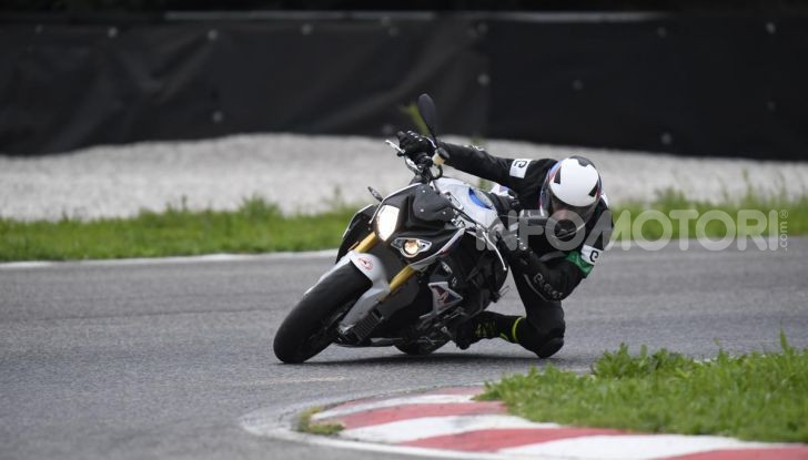 DimensioneGuida: i corsi di guida moto in pista tra divertimento e sicurezza - Foto 1 di 54