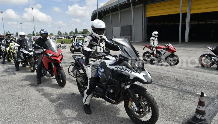 DimensioneGuida: i corsi di guida moto in pista tra divertimento e sicurezza - Foto 40 di 54