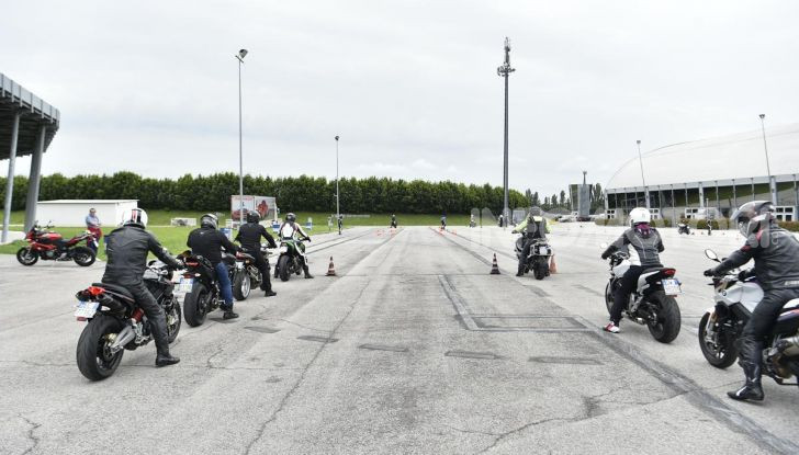 DimensioneGuida: i corsi di guida moto in pista tra divertimento e sicurezza - Foto 46 di 54