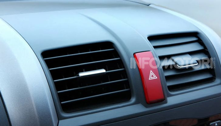 Frecce alla guida: come utilizzare correttamente gli indicatori di direzione - Foto 6 di 10