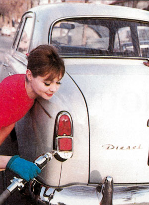 PEUGEOT 403 Diesel – la prima volta  del GASOLIO sotto il cofano della berlina di grande serie - Foto 7 di 8