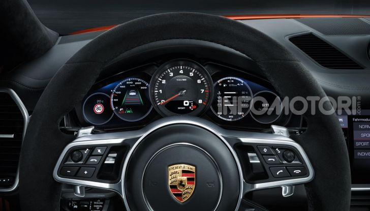 Porsche Cayenne Turbo S E-Hybrid: dati tecnici, prezzi e consumi - Foto 11 di 13