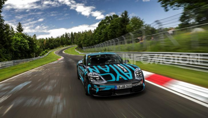 Porsche Taycan, record al Nurburgring per l’auto elettrica - Foto 1 di 5