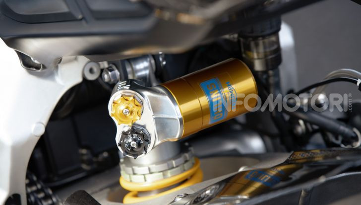 Triumph Daytona 765 Limited Edition: una Moto2 per la strada - Foto 17 di 30