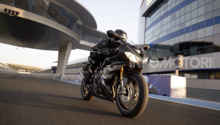Triumph Daytona 765 Limited Edition: una Moto2 per la strada - Foto 3 di 30