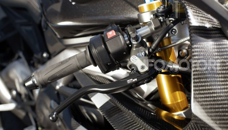 Triumph Daytona 765 Limited Edition: una Moto2 per la strada - Foto 30 di 30