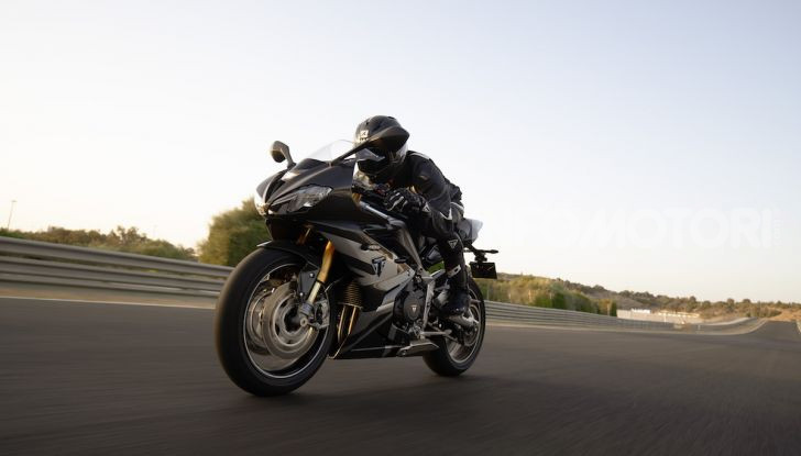Triumph Daytona 765 Limited Edition: una Moto2 per la strada - Foto 6 di 30