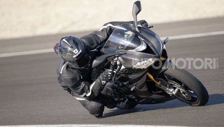 Triumph Daytona 765 Limited Edition: una Moto2 per la strada - Foto 7 di 30