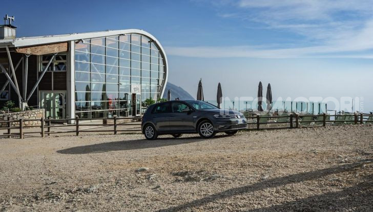 [VIDEO] Prova Volkswagen Golf TGI: La Strada in Streaming! - Foto 10 di 33