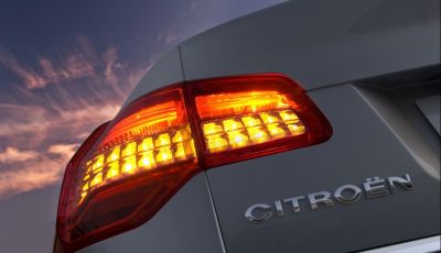 Frecce alla guida: come utilizzare correttamente gli indicatori di direzione