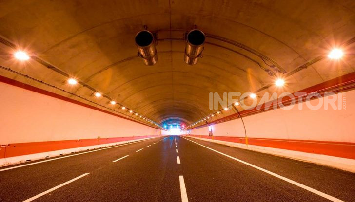 Guidare in galleria: i consigli per viaggiare in sicurezza - Foto 5 di 13