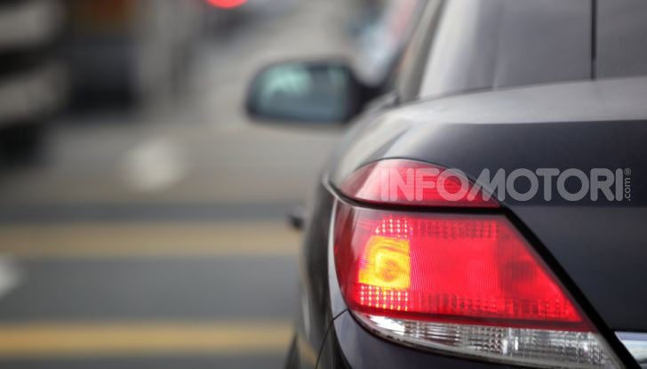 Frecce alla guida: come utilizzare correttamente gli indicatori di direzione - Foto 3 di 10