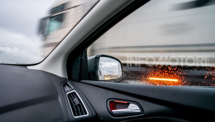Sorpasso a destra in città e in autostrada: quando è possibile? - Foto 10 di 10